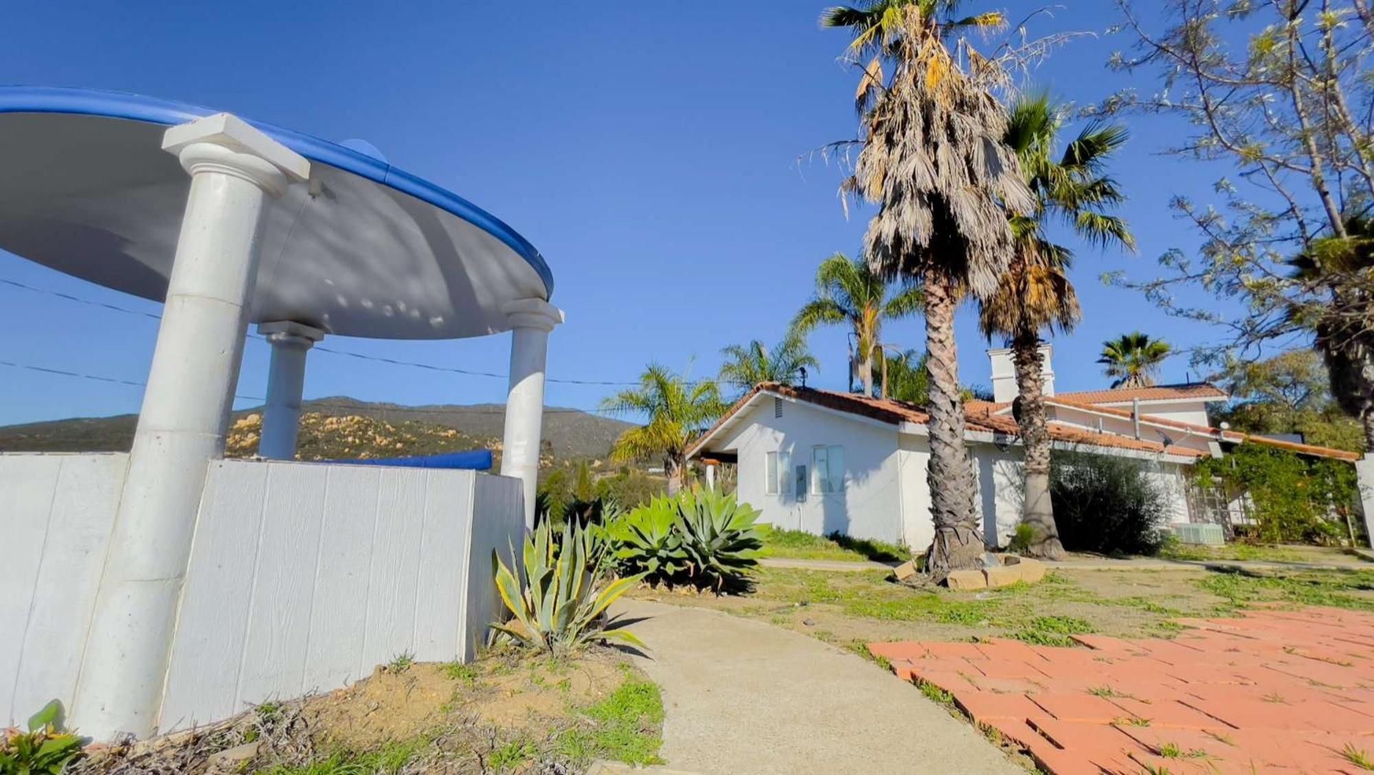 Private Home On 10 Acres - Heated Salt Pool & Jacuzzi, Mountain & City Views, Horseshoes, Basketball, Bbq, Golf Putting, Foosball, Croquet, Bose Stereo, White Cotton Bedding - Hilltop Hacienda, Pool Heat Optional Jamul Exteriér fotografie