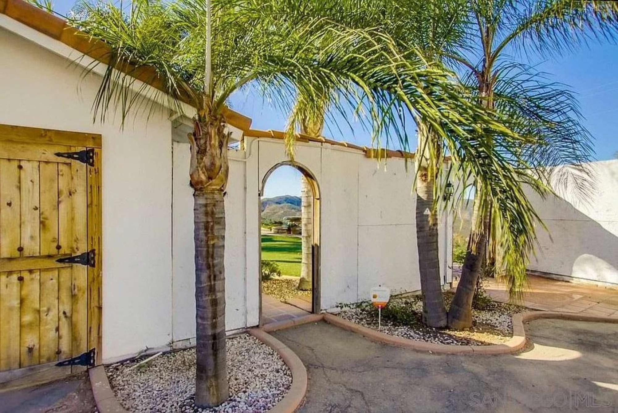 Private Home On 10 Acres - Heated Salt Pool & Jacuzzi, Mountain & City Views, Horseshoes, Basketball, Bbq, Golf Putting, Foosball, Croquet, Bose Stereo, White Cotton Bedding - Hilltop Hacienda, Pool Heat Optional Jamul Exteriér fotografie