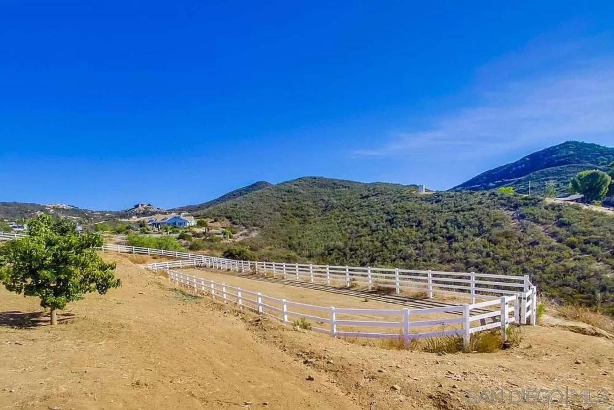 Private Home On 10 Acres - Heated Salt Pool & Jacuzzi, Mountain & City Views, Horseshoes, Basketball, Bbq, Golf Putting, Foosball, Croquet, Bose Stereo, White Cotton Bedding - Hilltop Hacienda, Pool Heat Optional Jamul Exteriér fotografie
