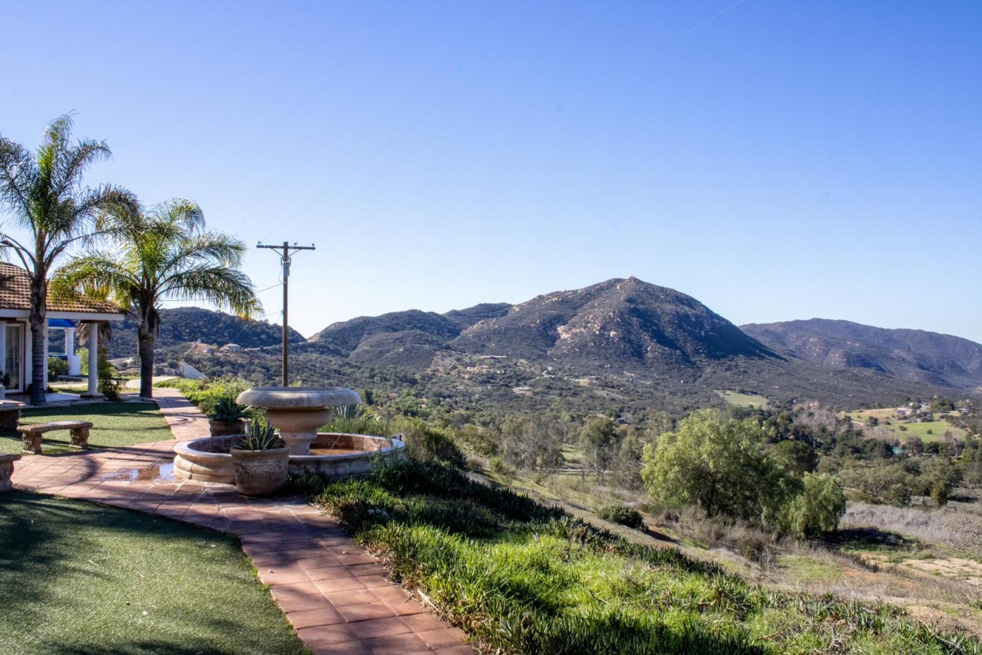 Private Home On 10 Acres - Heated Salt Pool & Jacuzzi, Mountain & City Views, Horseshoes, Basketball, Bbq, Golf Putting, Foosball, Croquet, Bose Stereo, White Cotton Bedding - Hilltop Hacienda, Pool Heat Optional Jamul Exteriér fotografie